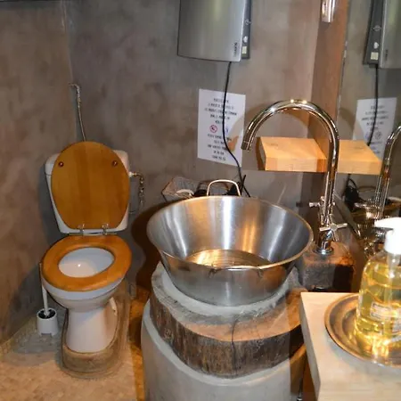 Le Petit à Jourtau Lodge *